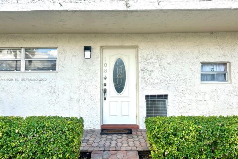 Condominio en venta en Pembroke Pines, Florida, 2 dormitorios, 108.7 m2 № 2076874 - foto 27