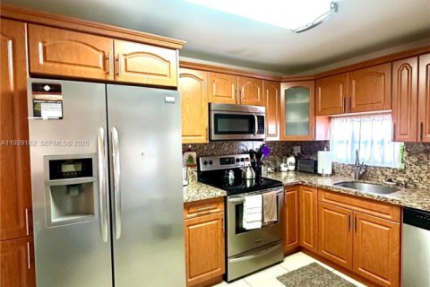 Condominio en venta en Pembroke Pines, Florida, 2 dormitorios, 108.7 m2 № 2076874 - foto 8
