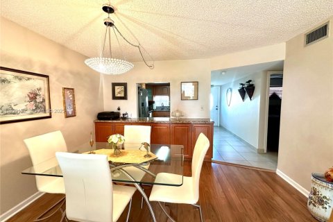 Condominio en venta en Pembroke Pines, Florida, 2 dormitorios, 108.7 m2 № 2076874 - foto 5