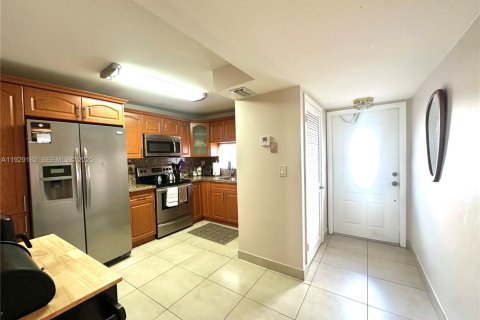 Condominio en venta en Pembroke Pines, Florida, 2 dormitorios, 108.7 m2 № 2076874 - foto 7