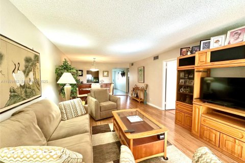 Condominio en Pembroke Pines, Florida, 2 dormitorios  № 2076874