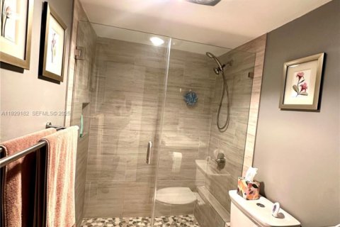 Condominio en venta en Pembroke Pines, Florida, 2 dormitorios, 108.7 m2 № 2076874 - foto 25