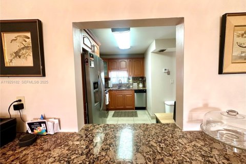 Condominio en venta en Pembroke Pines, Florida, 2 dormitorios, 108.7 m2 № 2076874 - foto 12