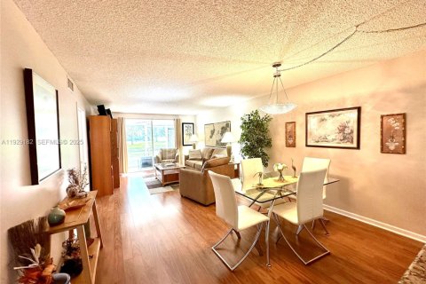 Condominio en venta en Pembroke Pines, Florida, 2 dormitorios, 108.7 m2 № 2076874 - foto 4