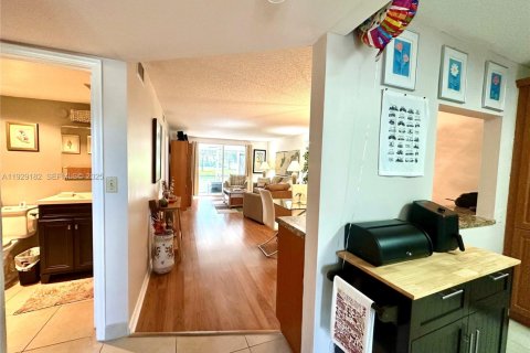 Condominio en venta en Pembroke Pines, Florida, 2 dormitorios, 108.7 m2 № 2076874 - foto 9
