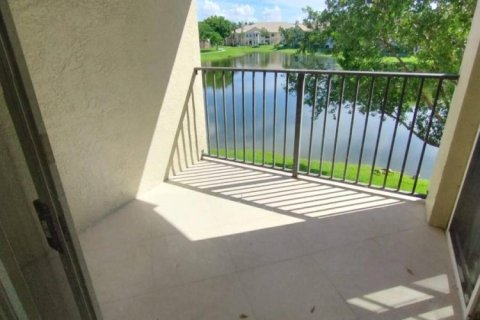 Condo in North Lauderdale, Florida, 3 bedrooms  № 2242020 - photo 9