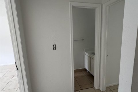 Condo in Lauderhill, Florida, 2 bedrooms  № 2085974 - photo 10