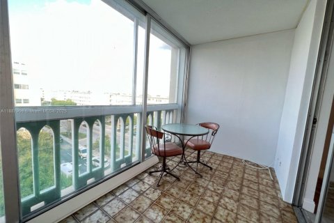 Copropriété à vendre à Hallandale Beach, Floride: 2 chambres, 101.45 m2 № 1940974 - photo 17