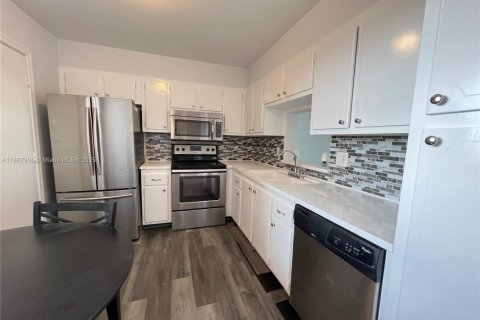 Copropriété à vendre à Hallandale Beach, Floride: 2 chambres, 101.45 m2 № 1940974 - photo 1
