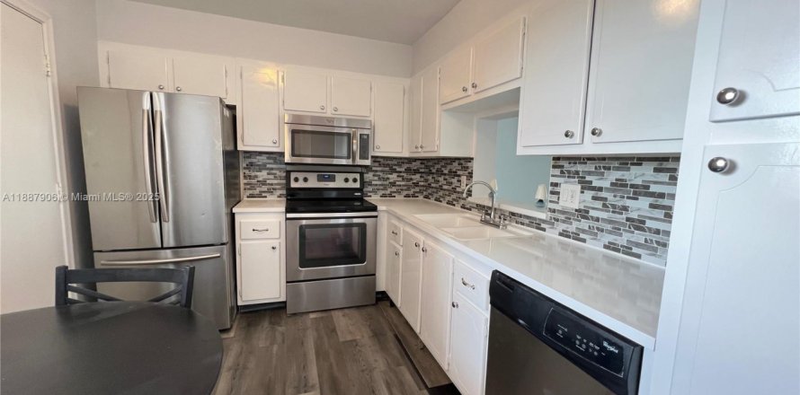 Condo à Hallandale Beach, Floride, 2 chambres № 1940974