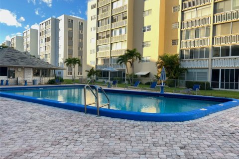 Copropriété à vendre à Hallandale Beach, Floride: 2 chambres, 101.45 m2 № 1940974 - photo 18