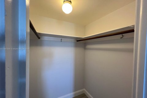 Copropriété à vendre à Hallandale Beach, Floride: 2 chambres, 101.45 m2 № 1940974 - photo 11