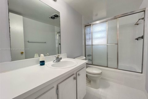 Copropriété à vendre à Hallandale Beach, Floride: 2 chambres, 101.45 m2 № 1940974 - photo 9