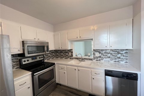 Copropriété à vendre à Hallandale Beach, Floride: 2 chambres, 101.45 m2 № 1940974 - photo 3
