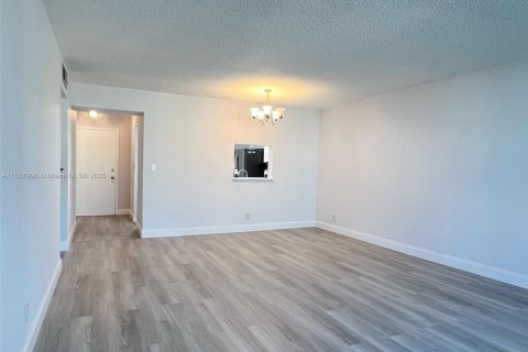 Copropriété à vendre à Hallandale Beach, Floride: 2 chambres, 101.45 m2 № 1940974 - photo 4