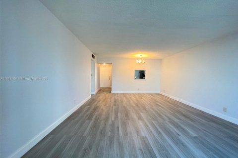 Copropriété à vendre à Hallandale Beach, Floride: 2 chambres, 101.45 m2 № 1940974 - photo 7