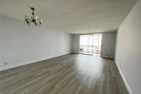 Copropriété à vendre à Hallandale Beach, Floride: 2 chambres, 101.45 m2 № 1940974 - photo 6