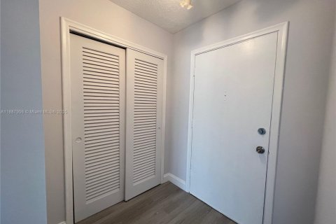 Copropriété à vendre à Hallandale Beach, Floride: 2 chambres, 101.45 m2 № 1940974 - photo 12