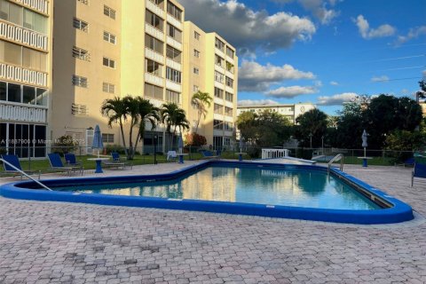 Copropriété à vendre à Hallandale Beach, Floride: 2 chambres, 101.45 m2 № 1940974 - photo 19
