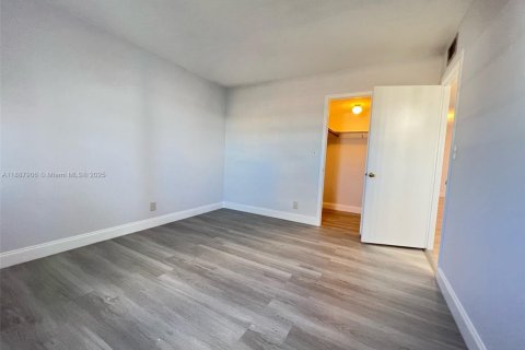 Copropriété à vendre à Hallandale Beach, Floride: 2 chambres, 101.45 m2 № 1940974 - photo 10