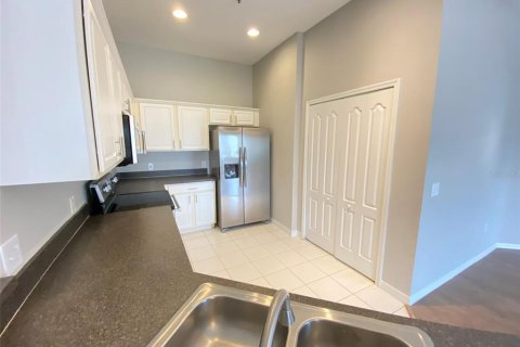 Condo in Orlando, Florida, 2 bedrooms  № 1873642 - photo 5