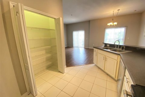 Condo in Orlando, Florida, 2 bedrooms  № 1873642 - photo 6