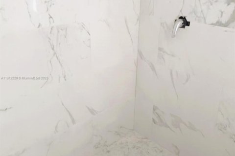 Condominio en venta en Miami, Florida, 1 dormitorio, 83.43 m2 № 1968246 - foto 8