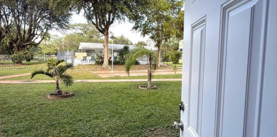 Condominio en Miami, Florida, 1 dormitorio  № 1968246