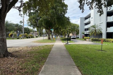 Condo in Miami, Florida, 1 bedroom  № 1968246 - photo 16