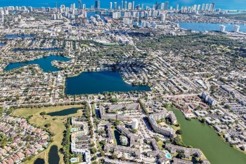 Condo in Miami, Florida, 1 bedroom  № 1968246 - photo 17