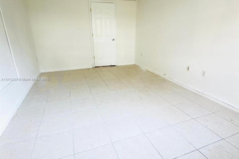 Condominio en venta en Miami, Florida, 1 dormitorio, 83.43 m2 № 1968246 - foto 5