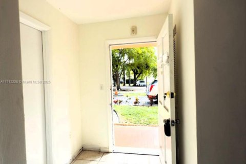 Condominio en venta en Miami, Florida, 1 dormitorio, 83.43 m2 № 1968246 - foto 3