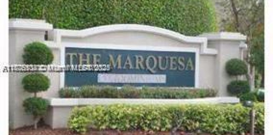 Condominio en Pembroke Pines, Florida, 3 dormitorios № 1927110