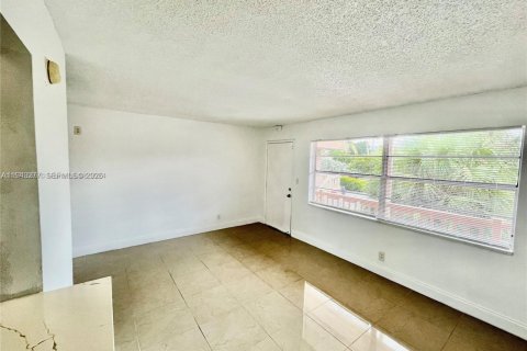 Condo in Pompano Beach, Florida, 1 bedroom  № 2059840 - photo 9