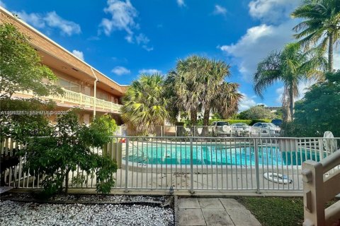 Condo in Pompano Beach, Florida, 1 bedroom  № 2059840 - photo 20