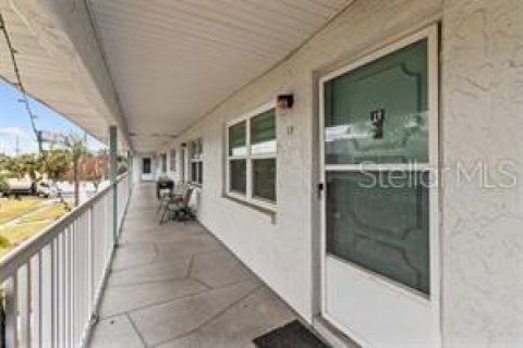 Condo in Saint Petersburg, Florida, 2 bedrooms  № 1838952 - photo 1