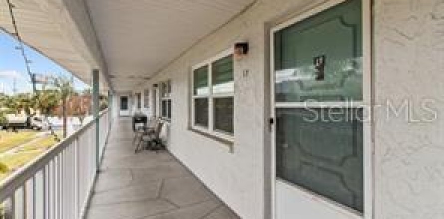 Condo in Saint Petersburg, Florida, 2 bedrooms № 1838952