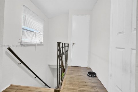 Casa en venta en Miami, Florida, 3 dormitorios, 206.24 m2 № 2011961 - foto 15