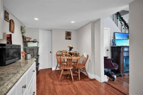 Casa en venta en Miami, Florida, 3 dormitorios, 206.24 m2 № 2011961 - foto 7