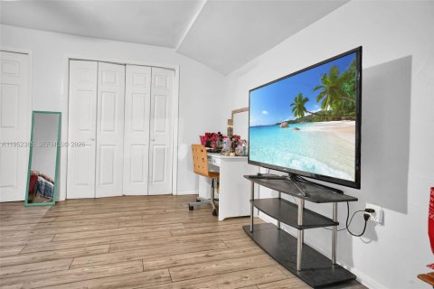 Casa en venta en Miami, Florida, 3 dormitorios, 206.24 m2 № 2011961 - foto 12