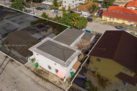 Casa en venta en Miami, Florida, 3 dormitorios, 206.24 m2 № 2011961 - foto 2