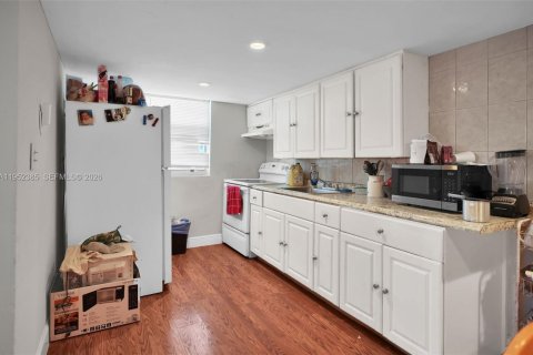 Casa en venta en Miami, Florida, 3 dormitorios, 206.24 m2 № 2011961 - foto 6