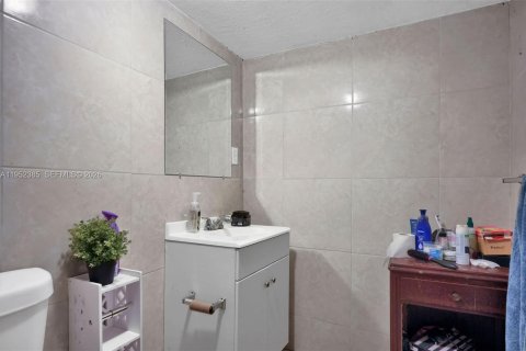 Casa en venta en Miami, Florida, 3 dormitorios, 206.24 m2 № 2011961 - foto 13
