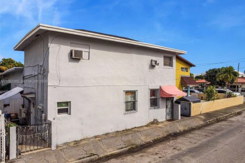 House in Miami, Florida 3 bedrooms, 206.24 sq.m. № 2011961