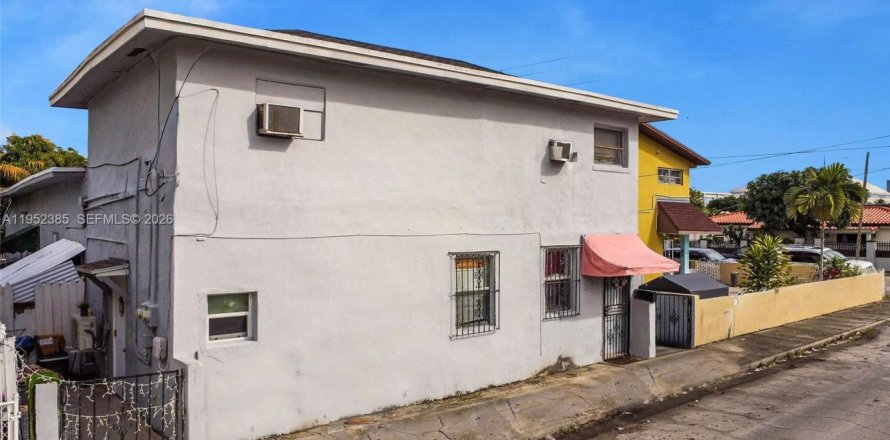 Casa en Miami, Florida 3 dormitorios, 206.24 m2 № 2011961