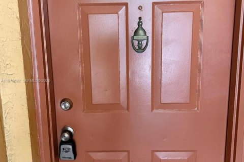 Copropriété à louer à Oakland Park, Floride: 1 chambre, 77.48 m2 № 2035877 - photo 4