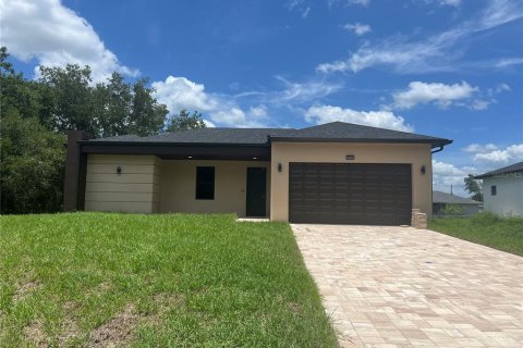Casa en Port Charlotte, Florida 3 dormitorios, 134.89 m2 № 2112354