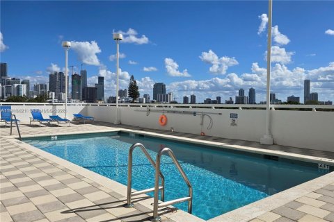 Condo in Miami, Florida, 1 bedroom  № 1971893 - photo 18