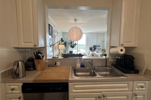 Купить кондоминиум в Майами, Флорида 1 спальня, 65.96м2, № 1971893 - фото 6