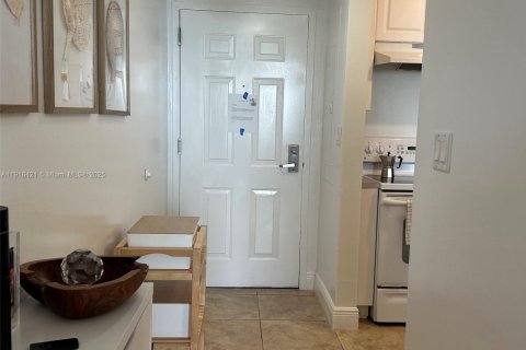 Купить кондоминиум в Майами, Флорида 1 спальня, 65.96м2, № 1971893 - фото 10